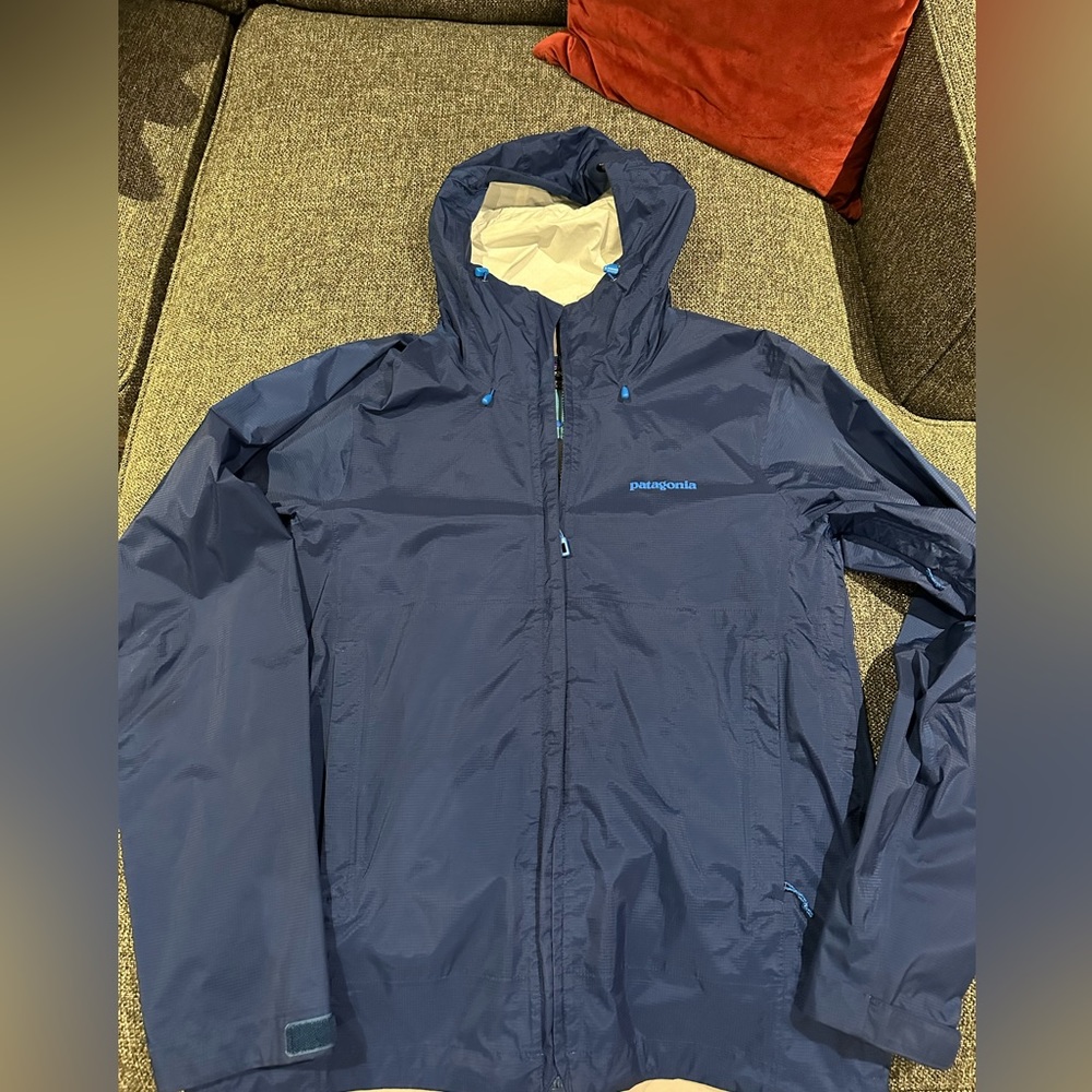 Patagonia men’s medium raincoat
